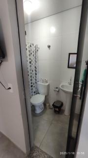 Kitnet independente 2 camas bem localizada - 1