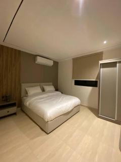 LP103-2 Luxury 1BR in Al Hamra - Riyadh - 0