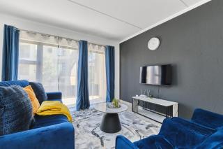 Luxury & Stylish 3 bed Villa at IHITA in Beverly Sandton - Sandton - 9