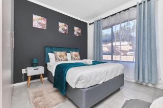 Luxury & Stylish 3 bed Villa at IHITA in Beverly Sandton - 7