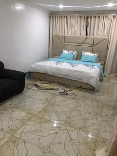 EmeraldSuites Timilehin Court Alalubosa GRA - 2