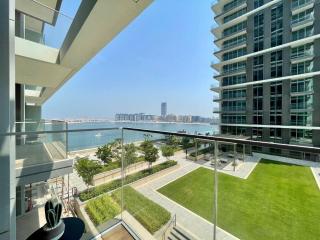 Elegant & Luxurious 1BR Apartment in Beach Isle - 0