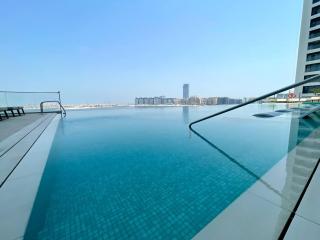 Elegant & Luxurious 1BR Apartment in Beach Isle - 4