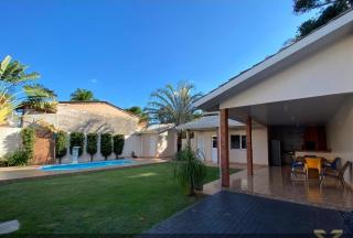 Casa com piscina em excelente localização - 1