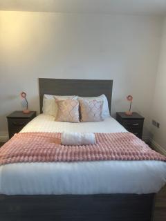 3MINT DRIVE 2 Bedrooms with CAR Or Van PARK,WIFI,NETFLIX No Deposit Required - Birmingham - 9