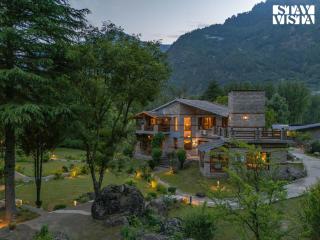 StayVista at Moets Waterfront Estate by the Riverside - 3BR with BBQ, Bonfire and Lawn - Manāli - 9