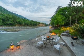 StayVista at Moets Waterfront Estate by the Riverside - 3BR with BBQ, Bonfire and Lawn - Manāli - 0