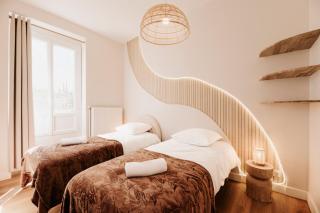 Spacious 5-Bedroom Home with Terrace, Air Conditioning and Parking - 5