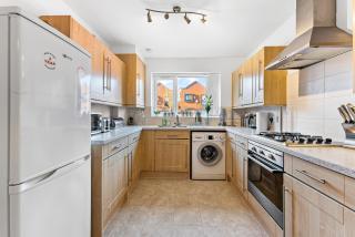 25 percent off - Sleek and Stylish 3 Bed - Parking - Manchester - 5