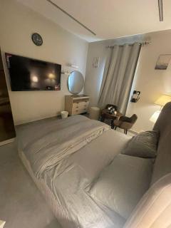 LP117-1 Modern Studio Apartment in Ghirnatah - Riyadh - 1