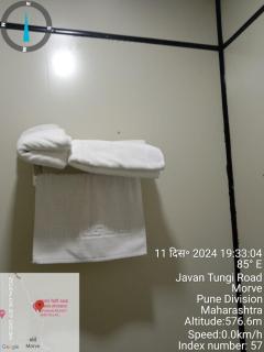 the Heart Of Heaven Mountain View Queen Size AC Bedroom - Āmbavna - 2