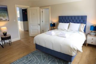 Castle View House - Private Vacation Home with Mountain & Sea Views - 5 min walk to Glenbeigh Village - 10 min drive to Rossbeigh Beach & Dooks Golf Course - On the Ring of Kerry-Wild Atlantic Way - Glenbeigh - 1