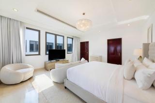 Luxury 6BR Villa in Palm Jumeirah with Private Beach Access - 4