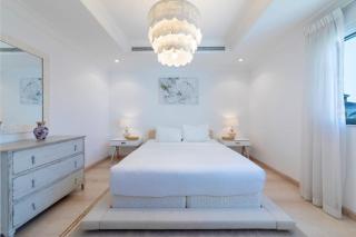 Luxury 6BR Villa in Palm Jumeirah with Private Beach Access - 3
