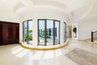 Luxury 6BR Villa in Palm Jumeirah with Private Beach Access - 2
