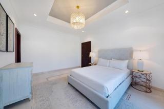 Luxury 6BR Villa in Palm Jumeirah with Private Beach Access - 1