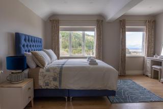 Castle View House - Private Vacation Home with Mountain & Sea Views - 5 min walk to Glenbeigh Village - 10 min drive to Rossbeigh Beach & Dooks Golf Course - On the Ring of Kerry-Wild Atlantic Way - Glenbeigh - 2