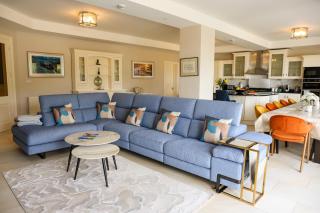 Castle View House - Private Vacation Home with Mountain & Sea Views - 5 min walk to Glenbeigh Village - 10 min drive to Rossbeigh Beach & Dooks Golf Course - On the Ring of Kerry-Wild Atlantic Way - Glenbeigh - 6