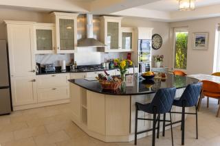 Castle View House - Private Vacation Home with Mountain & Sea Views - 5 min walk to Glenbeigh Village - 10 min drive to Rossbeigh Beach & Dooks Golf Course - On the Ring of Kerry-Wild Atlantic Way - Glenbeigh - 9