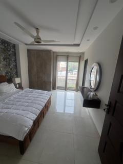 HMD,One BedRoom Luxury Apartment,Near Mall Road - Lahore - 6