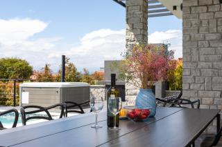 Villa Niko with heated pool, sauna and jacuzzi - Linardići - 8