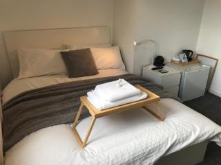 fAiRy DeLL Flatlet - Oakenshaw - 4