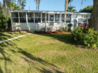 Riverfront Boaters Paradise - Dock w Lifts - Crescent City - 7
