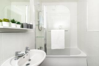 Boutique 2 bedroom Apartment in Central Greenock - Greenock - 1