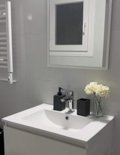 Urban 2 Bd Apt in Athens - Atenas - 7