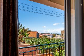 Bright Modern 2BR Apartment Near Cristo Rei - 2