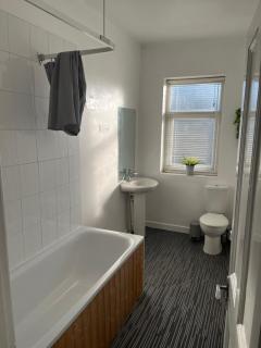 Bradford Homely House - 4