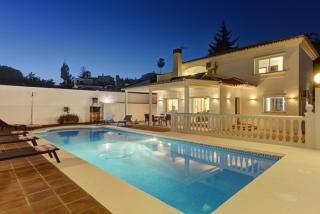 Outstanding Holiday Villa Set in the Village of El Coto & Ideally Placed for Fuengirola Beach - Santa Fe de los Boliches - 0