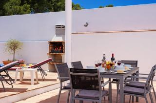 Outstanding Holiday Villa Set in the Village of El Coto & Ideally Placed for Fuengirola Beach - Santa Fe de los Boliches - 5