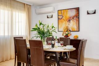 Outstanding Holiday Villa Set in the Village of El Coto & Ideally Placed for Fuengirola Beach - Santa Fe de los Boliches - 7