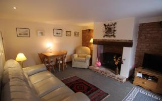 Hollyhocks Cottage self catering North Norfolk - Docking - 9