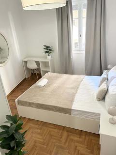Authentic 4 Bd Athenian Apartment in Kipseli - 1