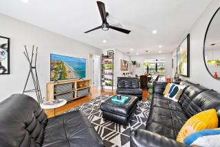 Modern Mid-Century Beach Bungalow - 7