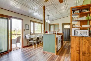Less Than 1 Mi to Tuttle Creek Lake Cabin with Balcony! - Randolph - 4