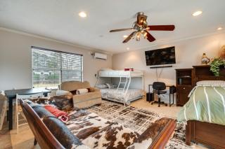 Community Pool Access Studio in Tomball! - 9