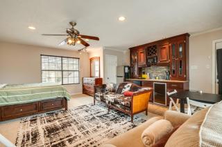 Community Pool Access Studio in Tomball! - 0