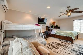 Community Pool Access Studio in Tomball! - 2