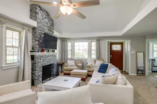 1 Mi to Lake Erie Family-Friendly Angola Home! - - 0