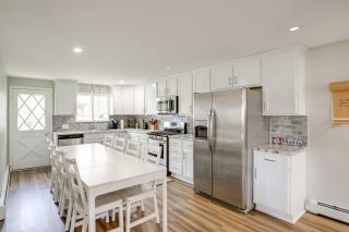 1 Mi to Lake Erie Family-Friendly Angola Home! - - 9