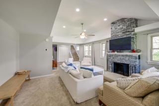 1 Mi to Lake Erie: Family-Friendly Angola Home! - 7