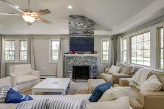 1 Mi to Lake Erie: Family-Friendly Angola Home! - 6
