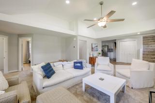 1 Mi to Lake Erie Family-Friendly Angola Home! - - 5