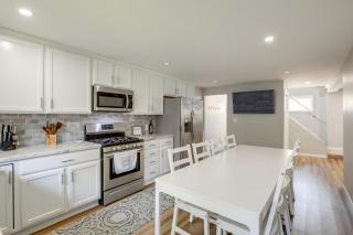 1 Mi to Lake Erie Family-Friendly Angola Home! - - 4