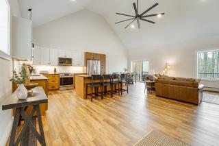 Walk to Sebago Town Beach Luxe Townhome with Grill - - 0