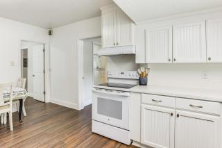 8 Mi to Columbia River Gorge Cottage with Deck! - Gresham - 4