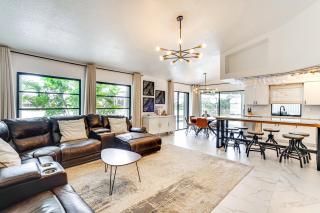 Group Getaway: Luxe Lakeside Gem in Port Charlotte - 8